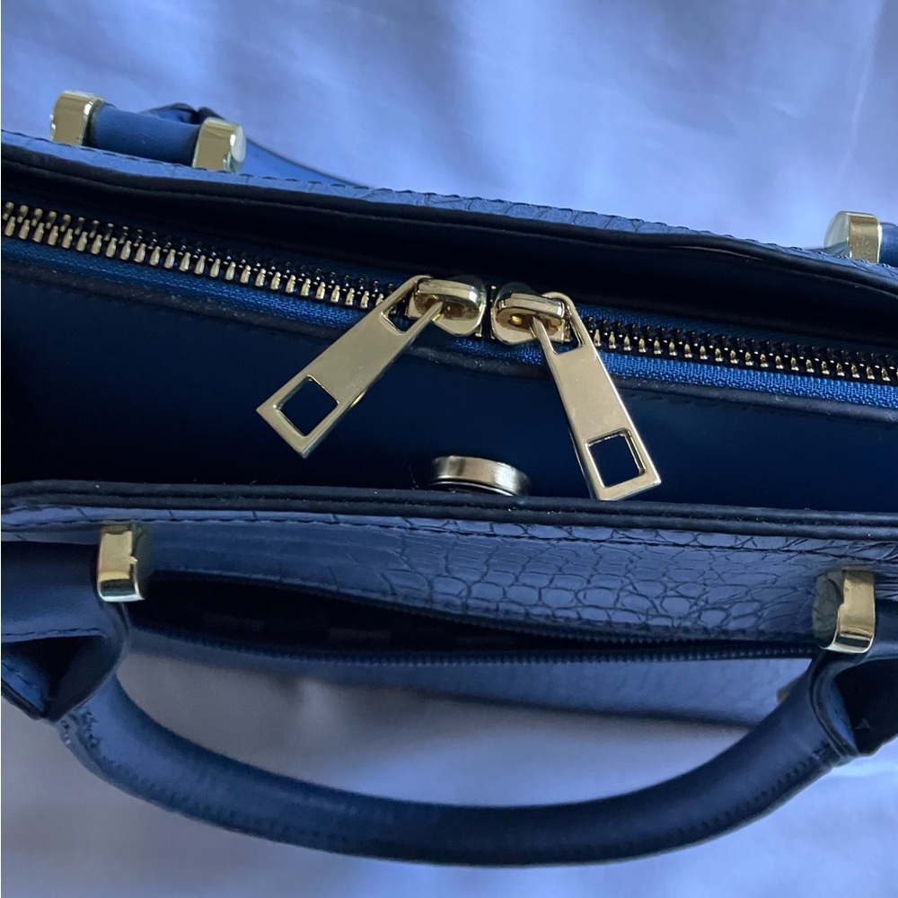 VINTAGE London Fog Blue Croc-Embossed Bag with Crossbody Strap NWOT - Picture 14 of 15